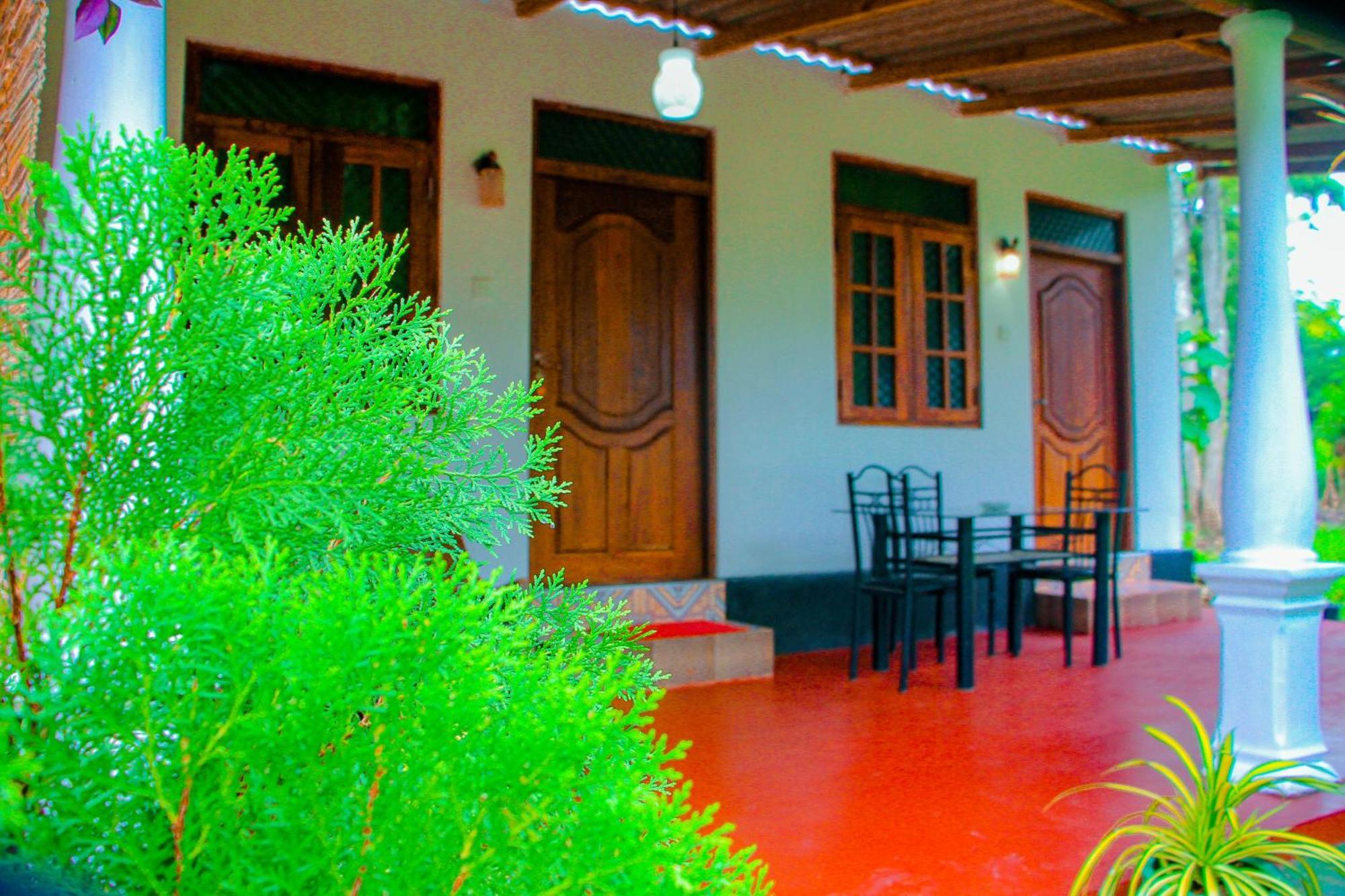 Chanaka Holiday Inn Sigirîya Extérieur photo